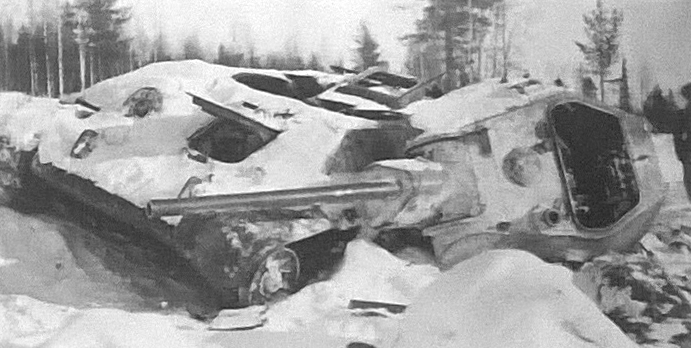 tuhottu T-34 panssarivaunu